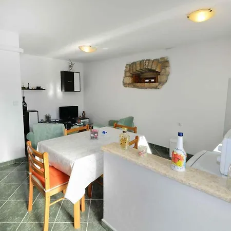 In - Istrien 44223 Appartamento Baderna